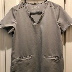 Figs Casma Three-Pocket Scrub Top in Cement | Size Small